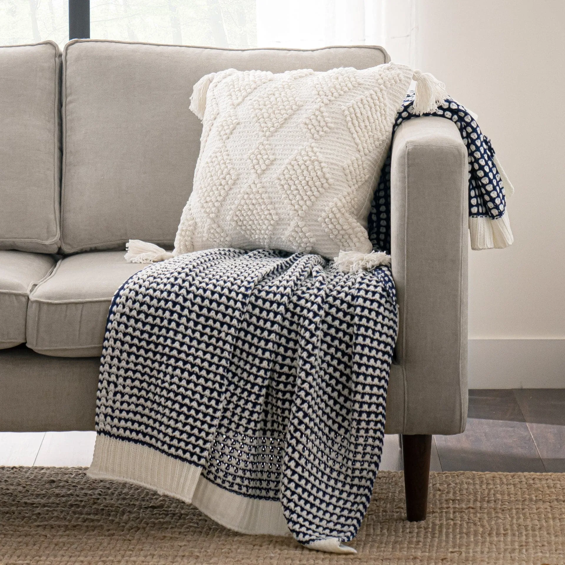 Chic And Soft Knitted Throw Blanket