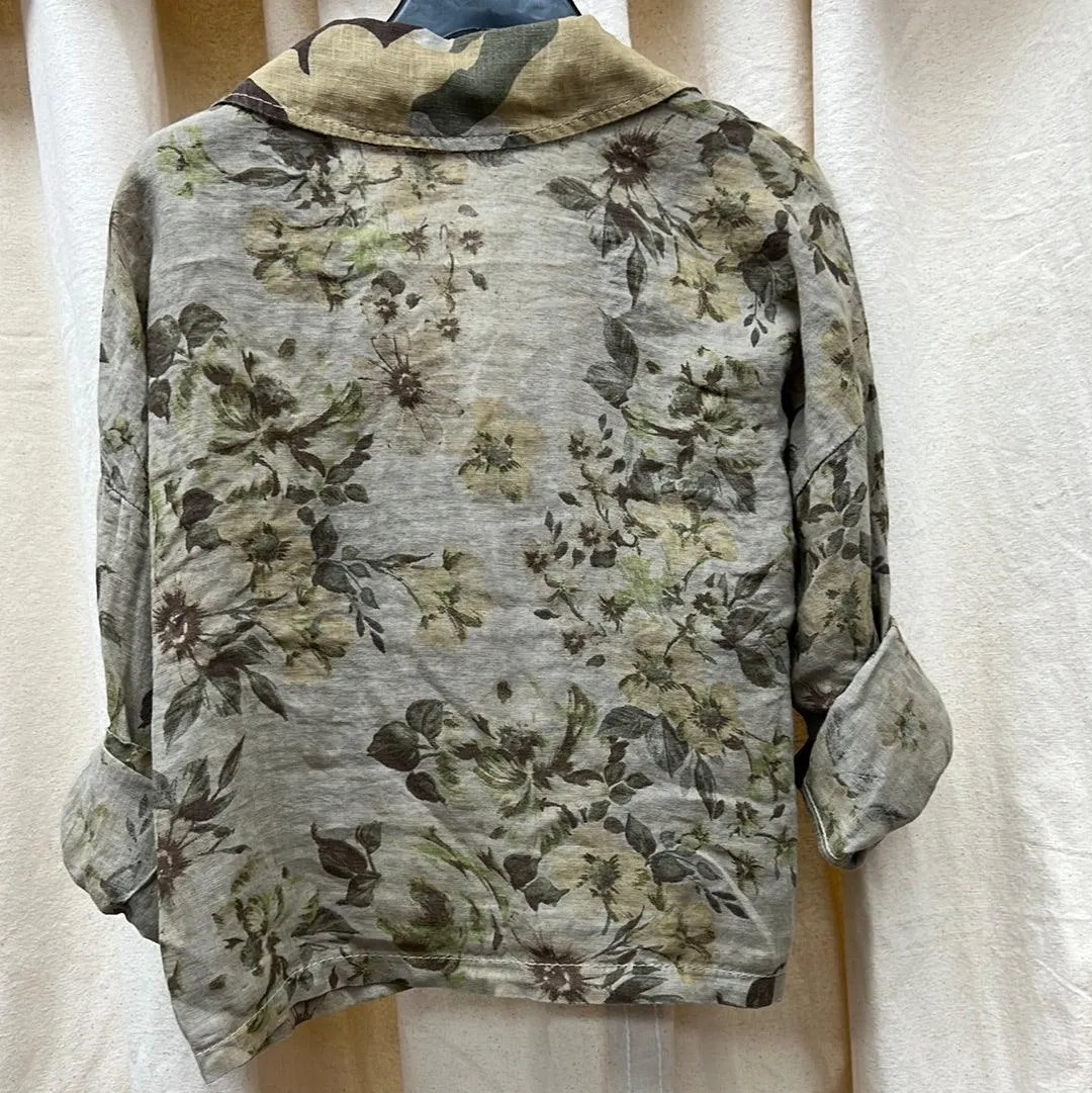 Dis Moi Linen Crop top in floral army print.