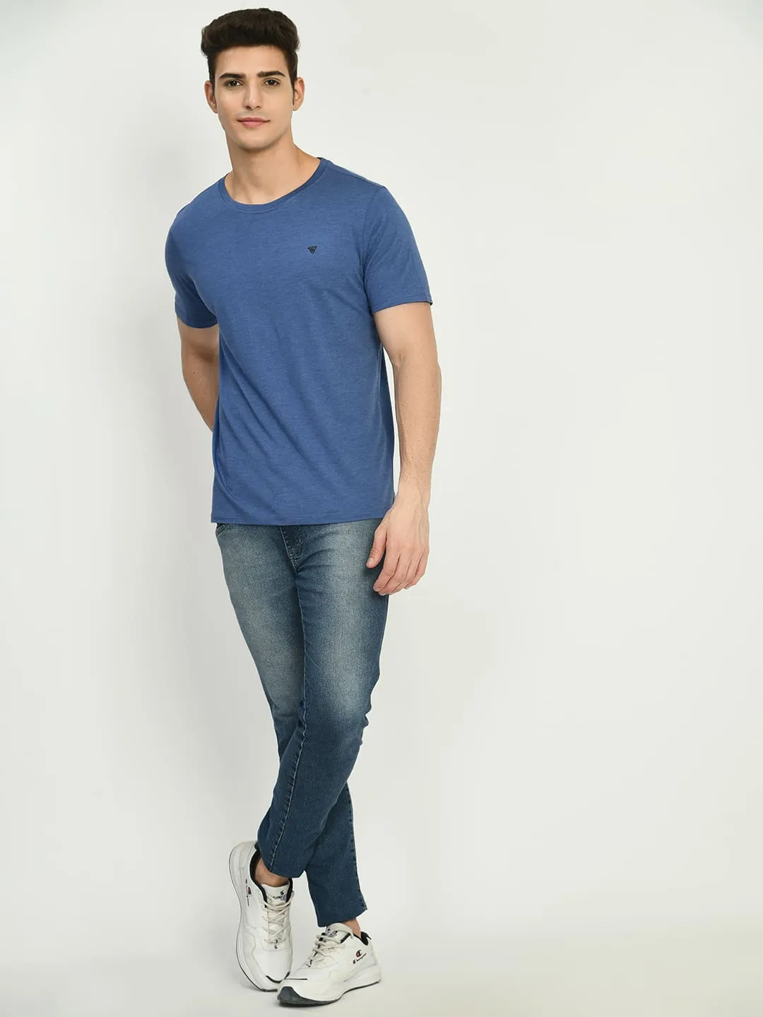 Men's Blue Solid Round Neck T-Shirt