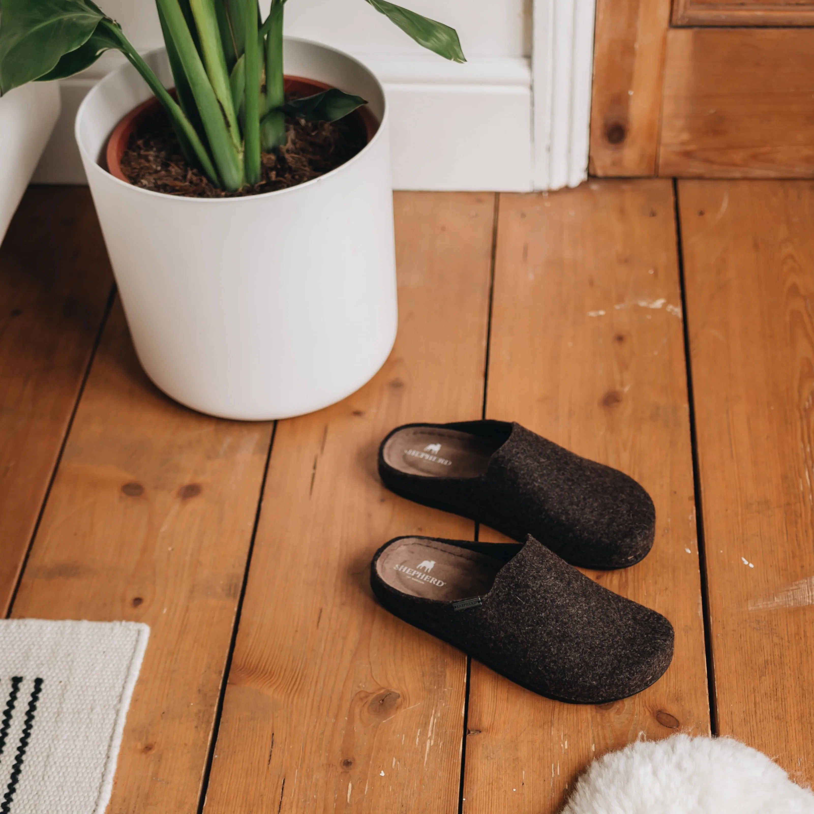 SAMUEL Shepherd Mens Wool Slip On Slippers with Sole