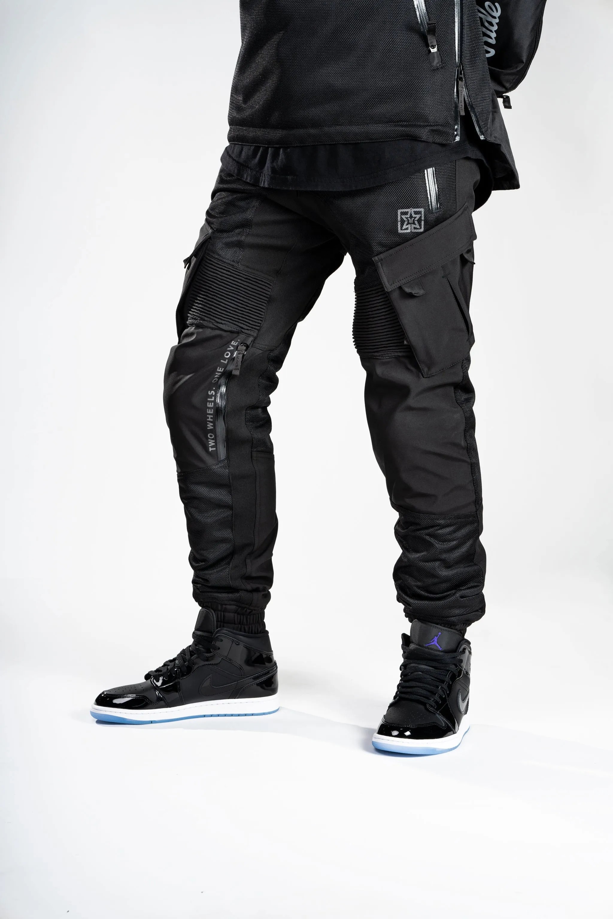 Unit 16™ V2.Flow™ Mesh Armoured Cargo Joggers {Black}