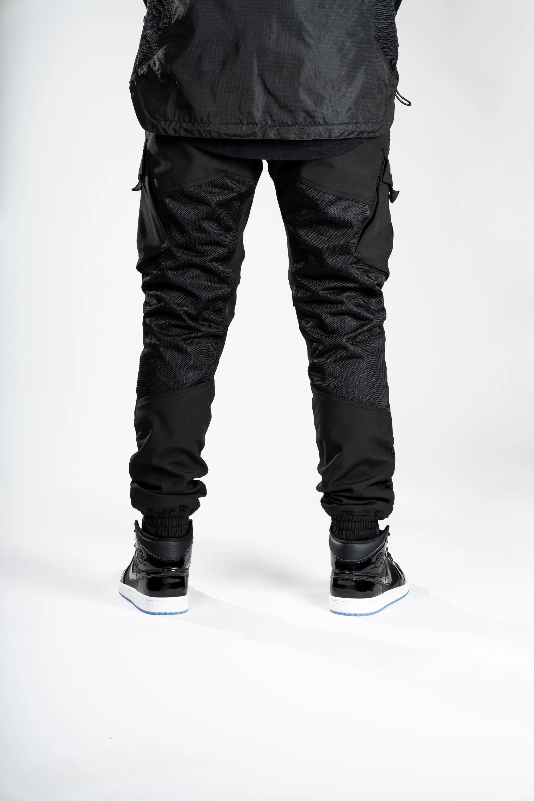 Unit 16™ V2.Flow™ Mesh Armoured Cargo Joggers {Black}